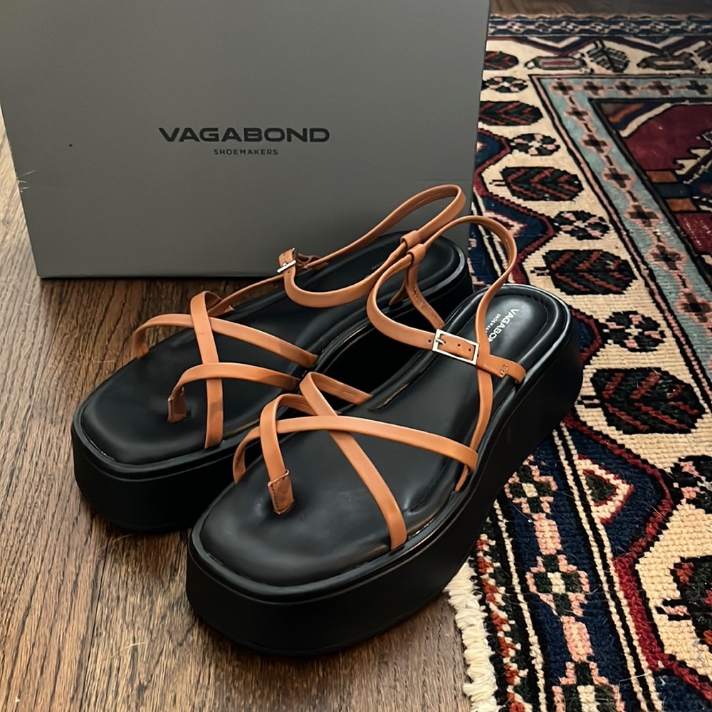 Vagabond Shoemakers - “Cognac” Courtney Sandal - Brand New in Box